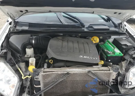 2015 Chrysler Town & Country Touring z USA, uszkodzony, nr VIN 2C4RC1BG9FR538953